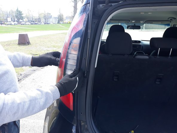 2014-Present Kia Soul Brake Light Replacement: crwdns2935265:08crwdnd2935265:02crwdnd2935265:03crwdne2935265:0