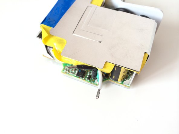 How to Repair an Apple AC Adapter Broken Cable: stap 0, afbeelding 2 van 2