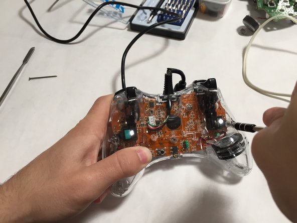 Xbox 360 Controller Shell & Thumbstick Replacement, Replacing Thumbstick: step 15, image 3 of 3