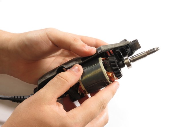 Dremel MultiPro 395 Armature Replacement, Removing the motorshaft: crwdns2935265:08crwdnd2935265:02crwdnd2935265:03crwdne2935265:0