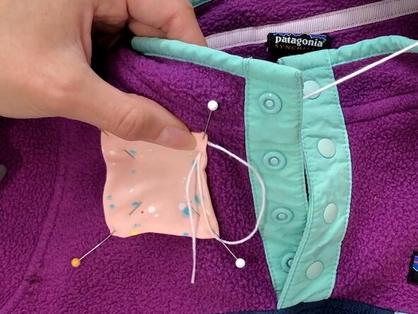 Blanket Stitch on a Patch, Make a diagonal stitch: crwdns2935265:05crwdnd2935265:02crwdnd2935265:02crwdne2935265:0