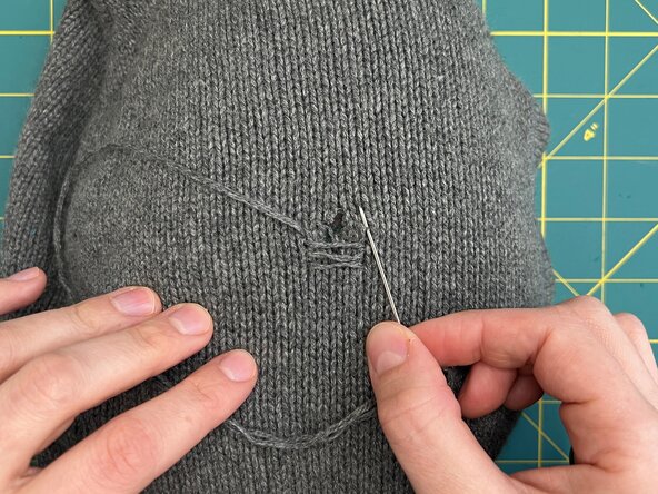 Woven Darn a Hole in a Knit, Invisible version: Horizontal yarns: crwdns2935265:017crwdnd2935265:02crwdnd2935265:03crwdne2935265:0