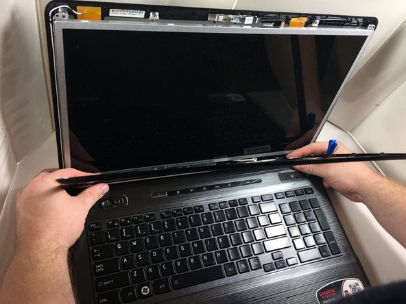 Toshiba Satellite P775-S7320 Screen Replacement: crwdns2935265:03crwdnd2935265:02crwdnd2935265:02crwdne2935265:0