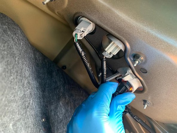 2013 Toyota Camry Rear Brake Light Bulb Replacement: crwdns2935265:07crwdnd2935265:02crwdnd2935265:03crwdne2935265:0