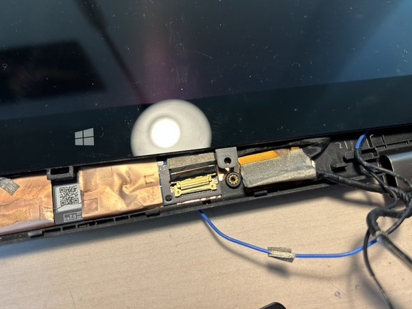 Lenovo ThinkPad X1 Yoga Display Assembly Teardown, Disconnecting the display: crwdns2935265:08crwdnd2935265:03crwdnd2935265:03crwdne2935265:0