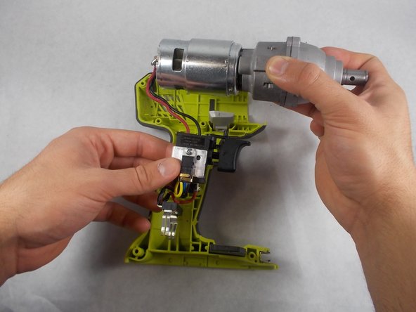 Ryobi P235 Direction of Rotation Selector Replacement: crwdns2935265:06crwdnd2935265:02crwdnd2935265:02crwdne2935265:0