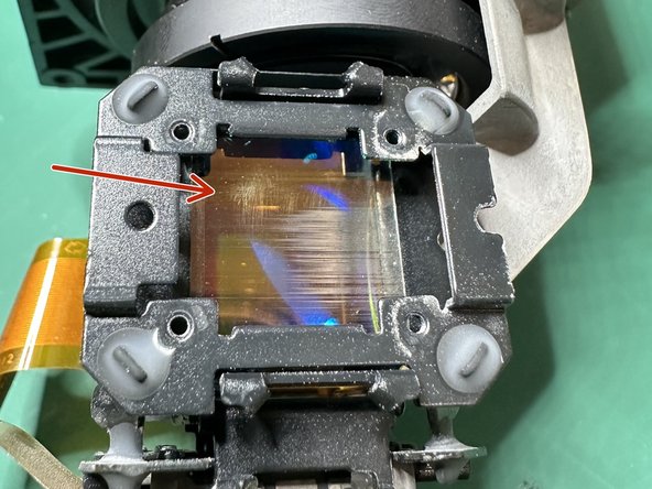 Epson EB-575 Projector Teardown, Inspecting LCDs and Polarisers: crwdns2935265:022crwdnd2935265:03crwdnd2935265:03crwdne2935265:0