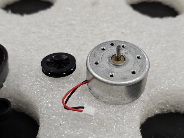 Roborock Q Revo: Laser Distance Sensor Replacement, Remove the LDS motor.: crwdns2935265:017crwdnd2935265:03crwdnd2935265:03crwdne2935265:0