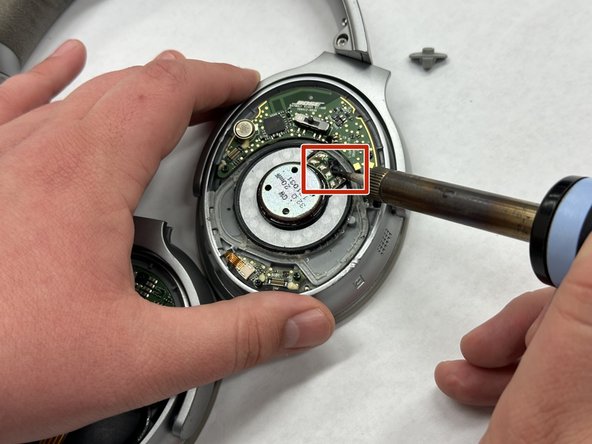 Bose Quiet Comfort 35 II Speaker Driver Replacement: crwdns2935265:013crwdnd2935265:02crwdnd2935265:02crwdne2935265:0