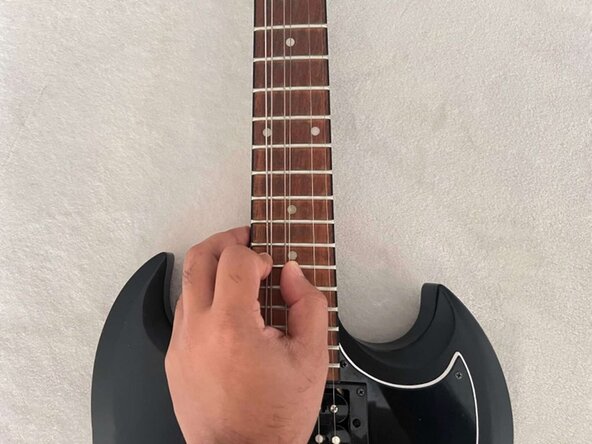 Epiphone Les Paul Special II Bridge Replacement: passo 2, immagine 2 di 2