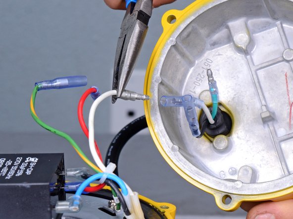 Wacker Pump PST2 400 2008 Power Cable Replacement, Disconnect the power wires: crwdns2935265:010crwdnd2935265:03crwdnd2935265:03crwdne2935265:0