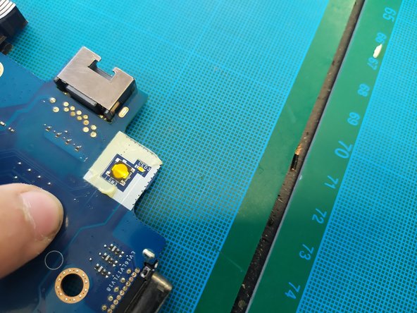 Montage PC Restart Dell Latitude 5591, Retrait des plastiques noir: step 3, image 3 of 3