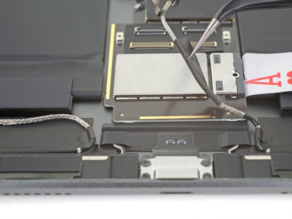 iPad Air 3 Logic Board Replacement, Peel up the right antenna cable: crwdns2935265:024crwdnd2935265:02crwdnd2935265:02crwdne2935265:0