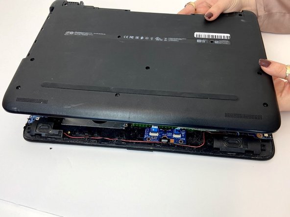 HP 15-ay114cy Fan Replacement, Remove the Back Cover: crwdns2935265:06crwdnd2935265:02crwdnd2935265:03crwdne2935265:0