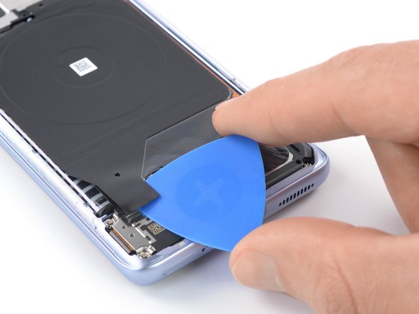 Xiaomi 12 Screen Replacement, Loosen the charging coil assembly: crwdns2935265:09crwdnd2935265:03crwdnd2935265:03crwdne2935265:0
