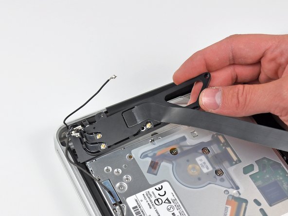 MacBook Pro 15" Unibody Mid 2010 Upper Case Replacement: crwdns2935265:034crwdnd2935265:02crwdnd2935265:02crwdne2935265:0