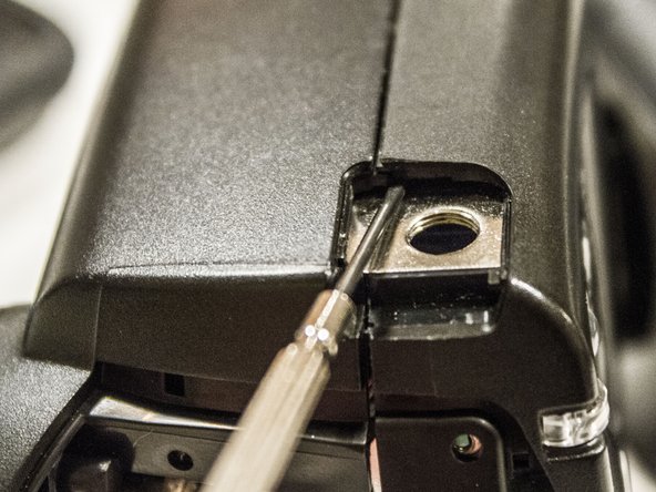 Canon Speedlight 430EX II LCD Replacement, Pry open Case: crwdns2935265:04crwdnd2935265:02crwdnd2935265:03crwdne2935265:0