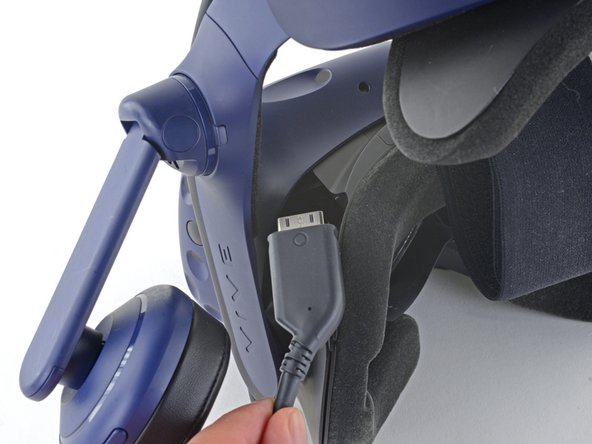 HTC Vive Pro Outer Shell Replacement, Remove the All-In-One Cable: crwdns2935265:02crwdnd2935265:02crwdnd2935265:02crwdne2935265:0