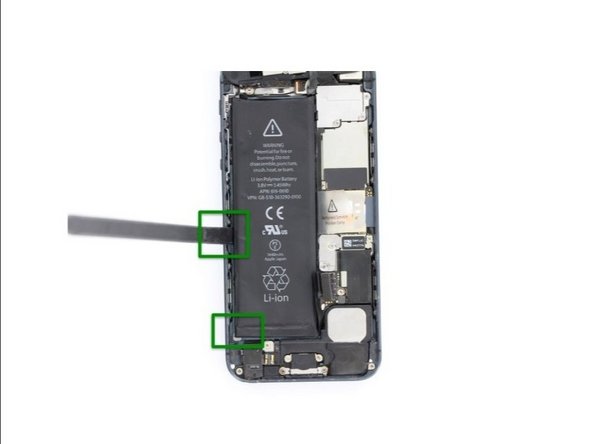 iPhone 5 Dock Connector Replacement FR, Pulling the battery out: crwdns2935265:07crwdnd2935265:02crwdnd2935265:02crwdne2935265:0