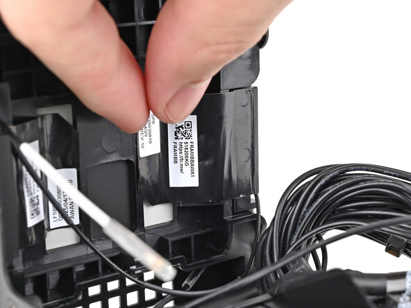 Framework Desktop Antennas Replacement, Adhere the left antenna: Schritt 48, Bild 2 von 3