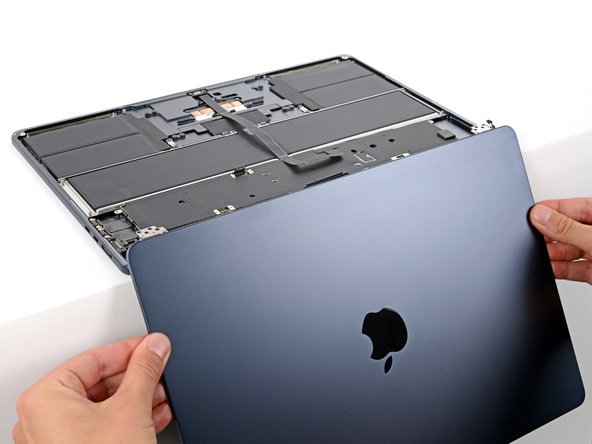 MacBook Air 2022 (M2) Screen Replacement, Remove the screen: crwdns2935265:032crwdnd2935265:02crwdnd2935265:03crwdne2935265:0