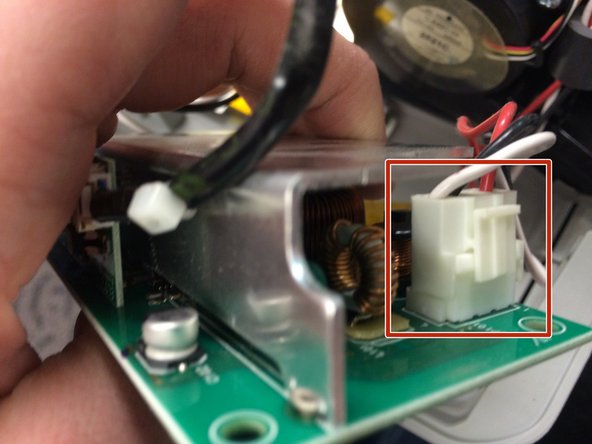 Epson Powerlite 915W Projector Lamp Ballast Replacement, Disconnect the Ballast: crwdns2935265:09crwdnd2935265:02crwdnd2935265:03crwdne2935265:0