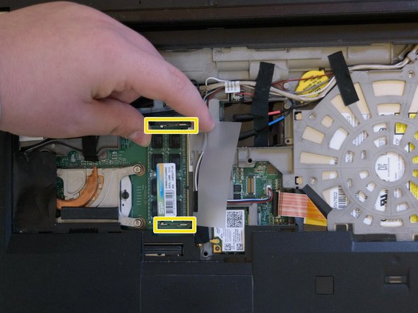 Lenovo ThinkPad T530 Memory Module: Upper Slot Replacement, Installing the Memory Module: crwdns2935265:017crwdnd2935265:02crwdnd2935265:02crwdne2935265:0