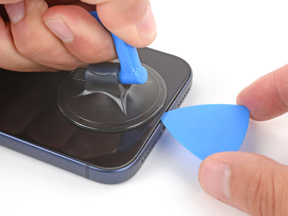 iPhone 17 Pro Battery Replacement, Insert an opening pick: crwdns2935265:08crwdnd2935265:03crwdnd2935265:03crwdne2935265:0