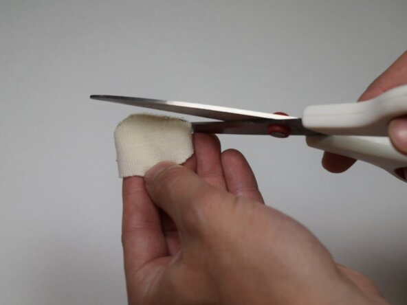 Patchwork Repair for a Damaged Hat: crwdns2935265:06crwdnd2935265:03crwdnd2935265:03crwdne2935265:0