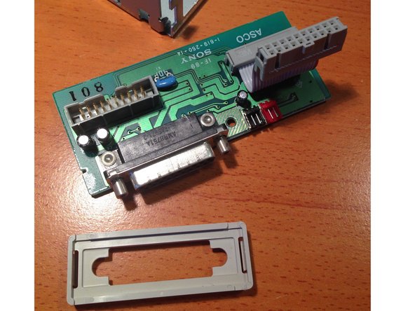 Apple 3.5 Drive External Floppy Drive Teardown, Removing the Main Board From the Chassis: crwdns2935265:010crwdnd2935265:03crwdnd2935265:03crwdne2935265:0