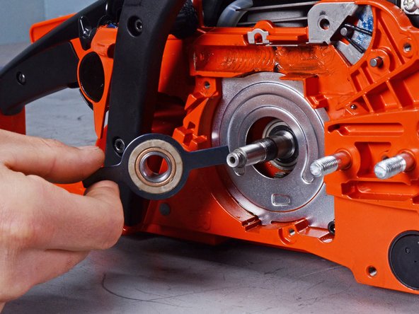 Echo Chain Saw CS4910 2020 Oiler System Replacement, Remove the worm gear assembly: crwdns2935265:033crwdnd2935265:02crwdnd2935265:02crwdne2935265:0