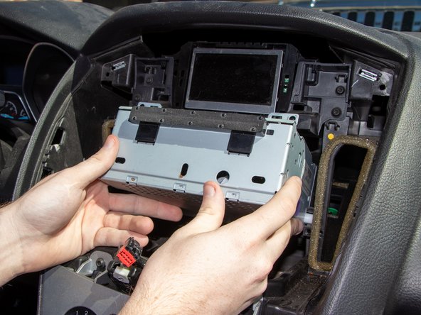 2013 Ford Focus SE  Stereo Replacement: crwdns2935265:04crwdnd2935265:03crwdnd2935265:03crwdne2935265:0