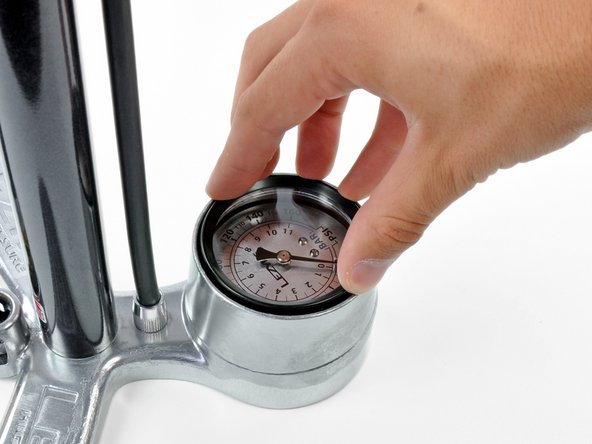 Floor Pump Gauge Replacement, Installing the New Gauge: 手順 6、 3の画像 2