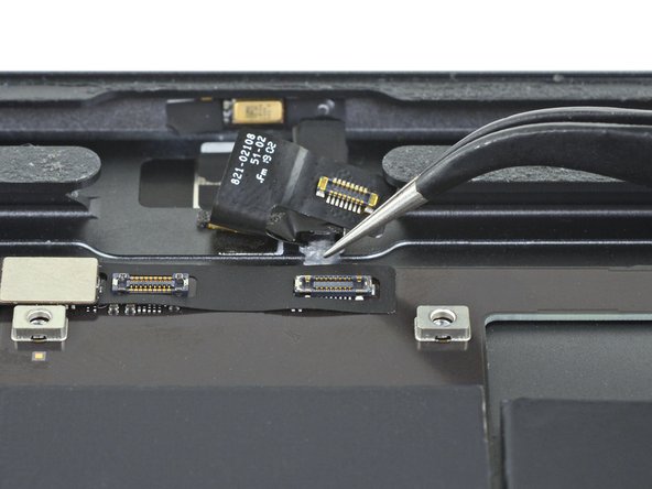 iPad Air 3 Top Microphone Assembly Replacement: passo 25, immagine 3 di 3