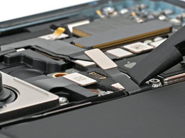 iPhone 16 Plus Rear Cameras Replacement, Connect the rear cameras: crwdns2935265:031crwdnd2935265:03crwdnd2935265:03crwdne2935265:0