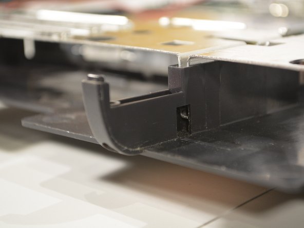 Dell Latitude CP Teardown, Bottom Case Bracket: crwdns2935265:017crwdnd2935265:02crwdnd2935265:03crwdne2935265:0