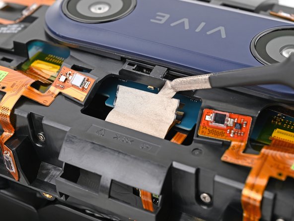 HTC Vive Pro 2 Sensor Array Replacement, Disconnect the sensor array: crwdns2935265:021crwdnd2935265:02crwdnd2935265:02crwdne2935265:0