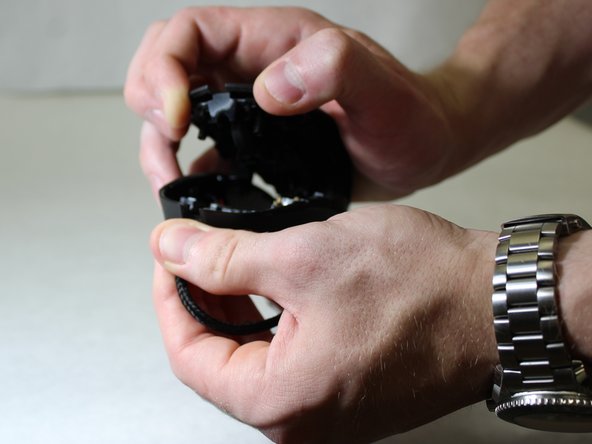 Repairing Rattling Sensor in Logitech G303 Computer Mouse: passo 3, immagine 2 di 2