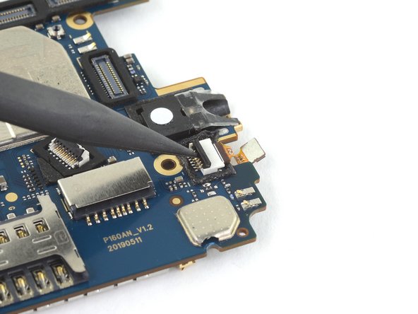 Motorola Moto E6 Plus Motherboard Replacement, Remove the IR sensor: crwdns2935265:032crwdnd2935265:02crwdnd2935265:02crwdne2935265:0