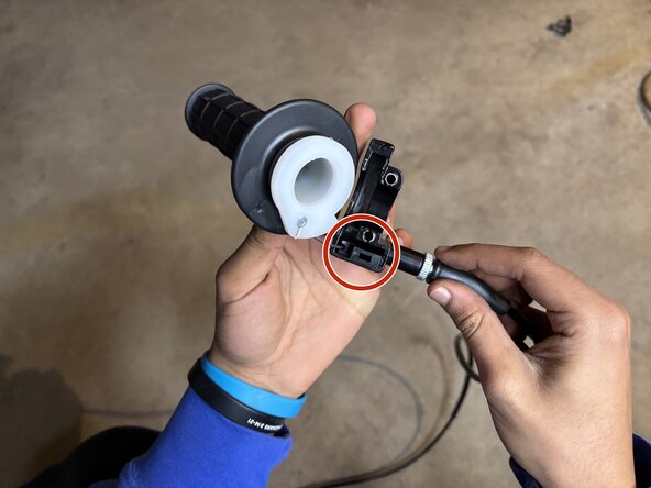 Coleman CT200U-AB Mini Bike Throttle Assembly Replacement, Reassemble Housing: crwdns2935265:09crwdnd2935265:02crwdnd2935265:03crwdne2935265:0