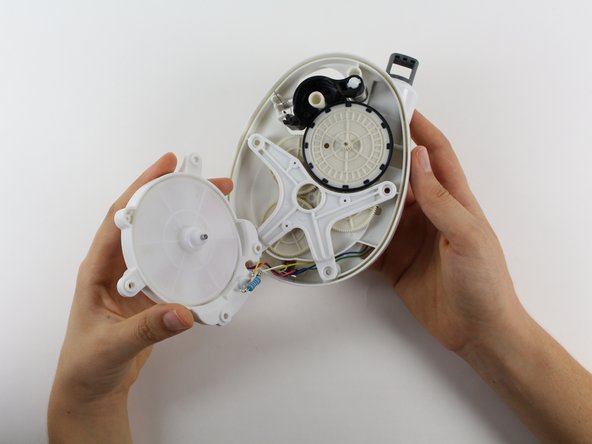 GravityLight LED Replacement, Removing the LED Housing: crwdns2935265:04crwdnd2935265:02crwdnd2935265:02crwdne2935265:0