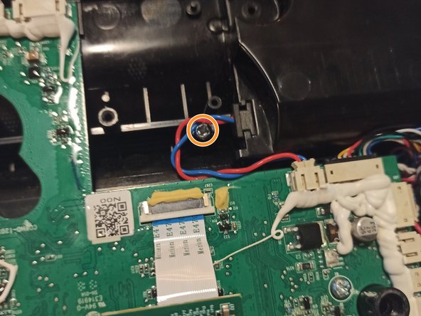 Ecovacs Deebot 920 Disassembly, Unscrew And Unplug The Motherboard: crwdns2935265:011crwdnd2935265:02crwdnd2935265:03crwdne2935265:0