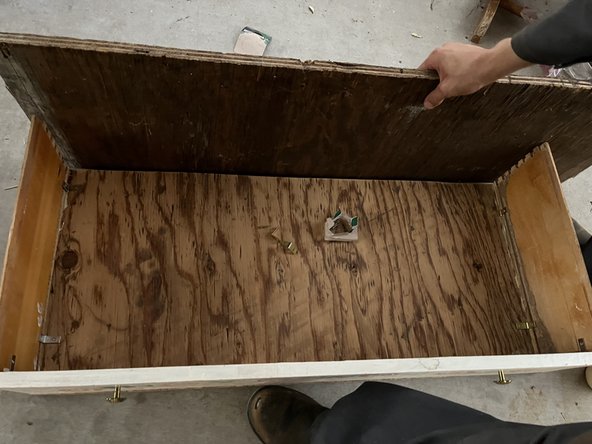How to Replace Wooden Dresser Drawers: crwdns2935265:06crwdnd2935265:03crwdnd2935265:03crwdne2935265:0