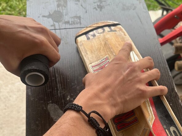 How to Repair Minor Cricket Bat Damage: crwdns2935265:04crwdnd2935265:03crwdnd2935265:03crwdne2935265:0