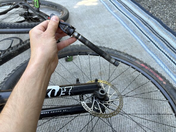 Fox32 Mountain Bike Front Air Suspension Fork Seal and Oil Replacement: étape 9, image 3 de 3