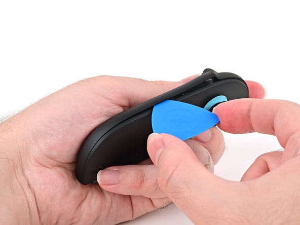 Joy-Con 2 (Left) Battery Replacement, Separate the plastic strip: crwdns2935265:03crwdnd2935265:02crwdnd2935265:03crwdne2935265:0