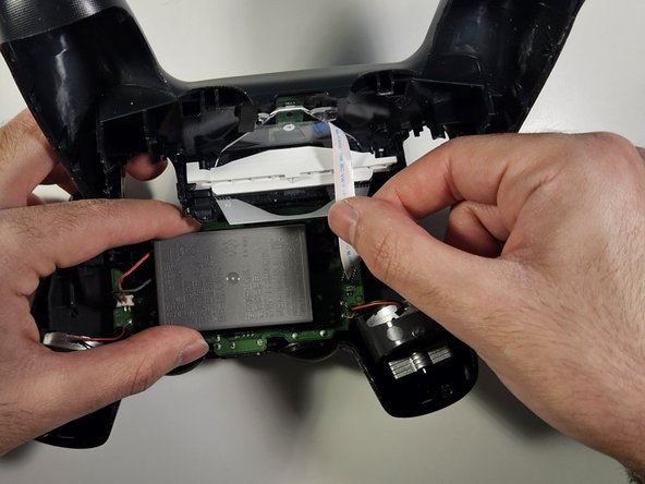 DualShock 4 CUH-ZCT2U D-pad Gasket Replacement: crwdns2935265:03crwdnd2935265:02crwdnd2935265:03crwdne2935265:0