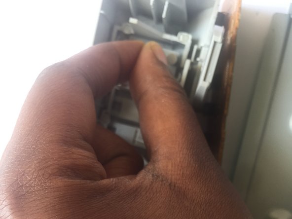 Mitsubishi Electric DD-6040 Power Button Replacement: crwdns2935265:06crwdnd2935265:02crwdnd2935265:03crwdne2935265:0