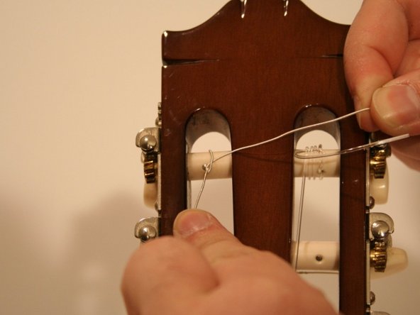 Yamaha APX-6N Guitar Strings Replacement: passo 5, immagine 2 di 2