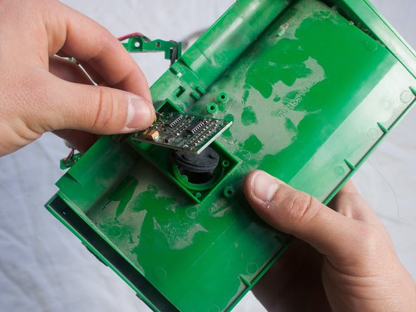 iRobot Roomba 551 Main Brush Motor Replacement: crwdns2935265:015crwdnd2935265:02crwdnd2935265:03crwdne2935265:0